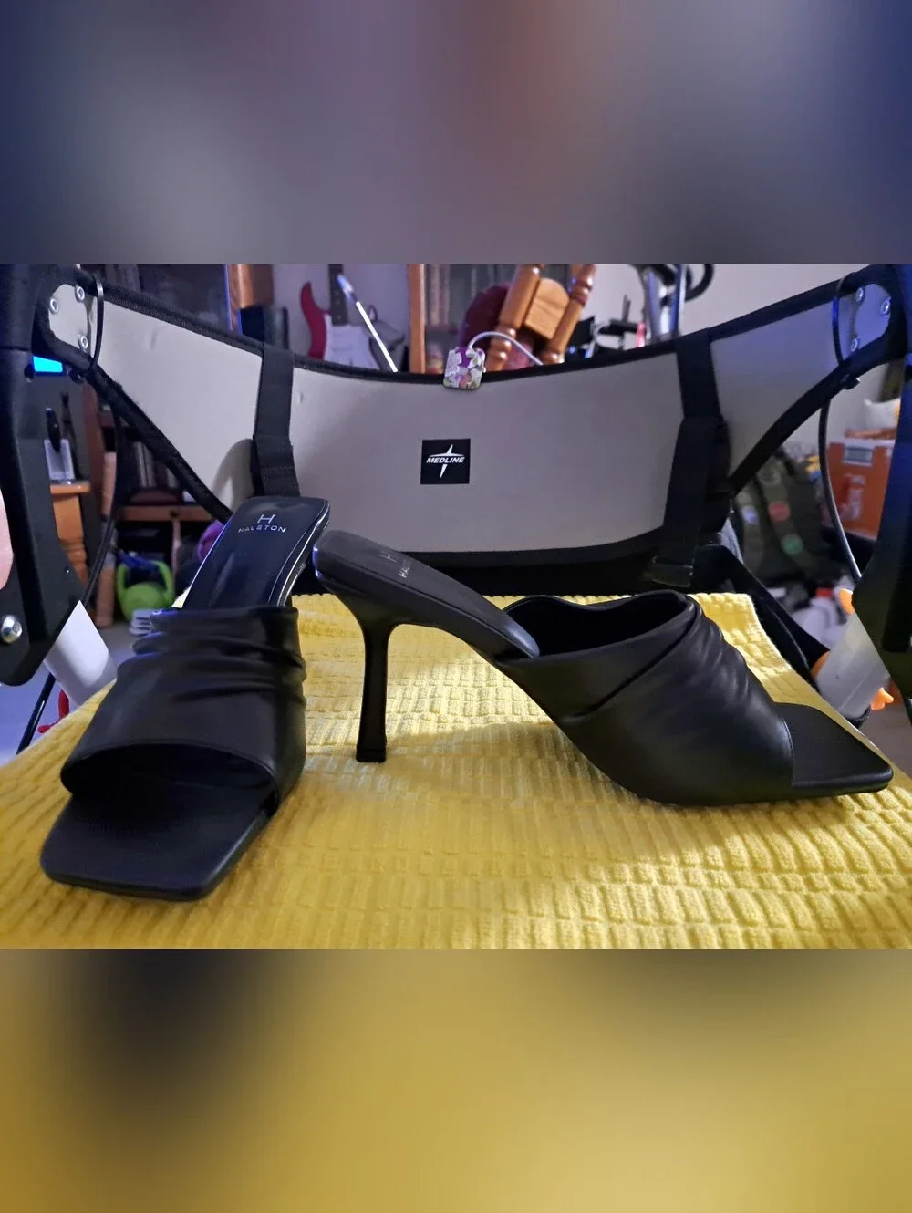 H by HALSTON HEELS size 8.5 BRAND NEW 4